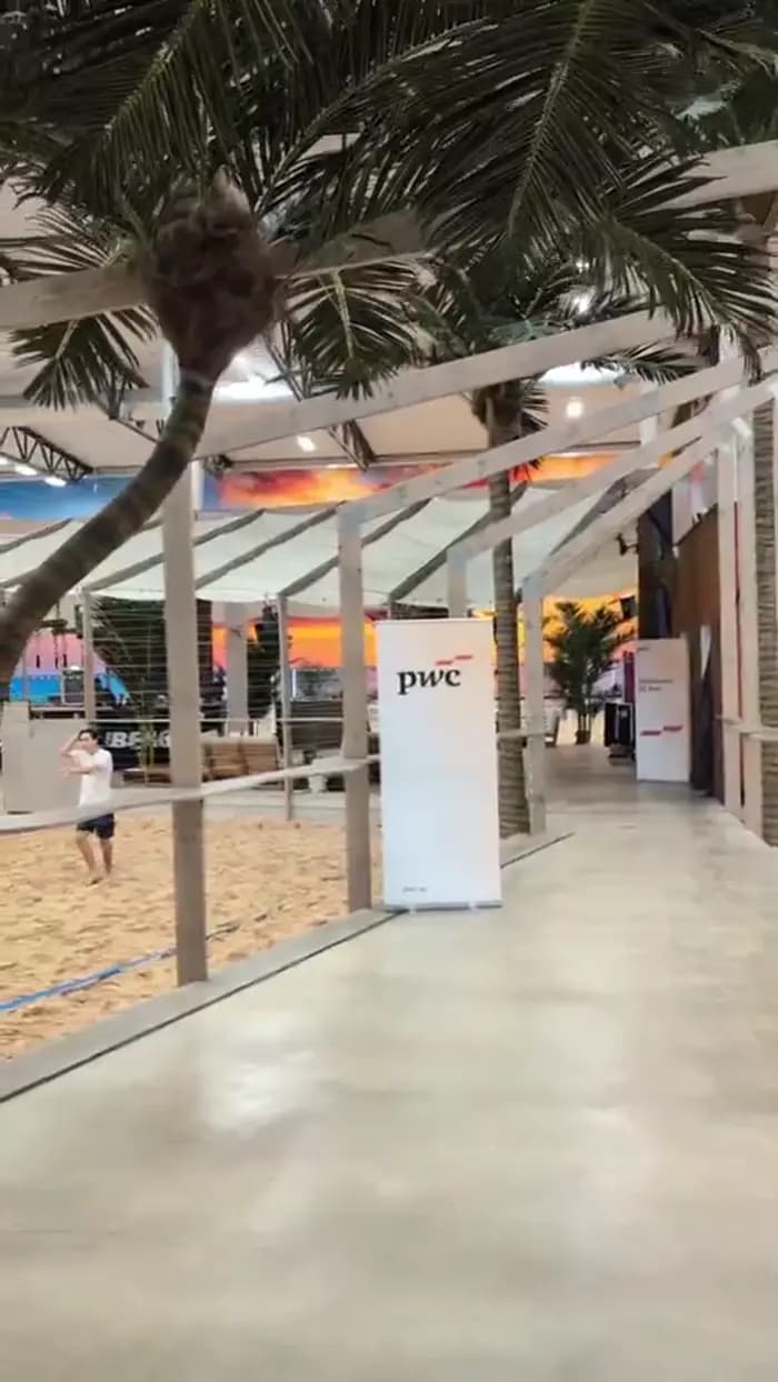 Genom hallen från Sandplan B till C